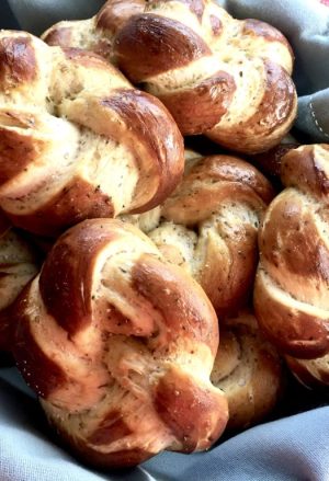 Italian Parmesan Pretzel Knots